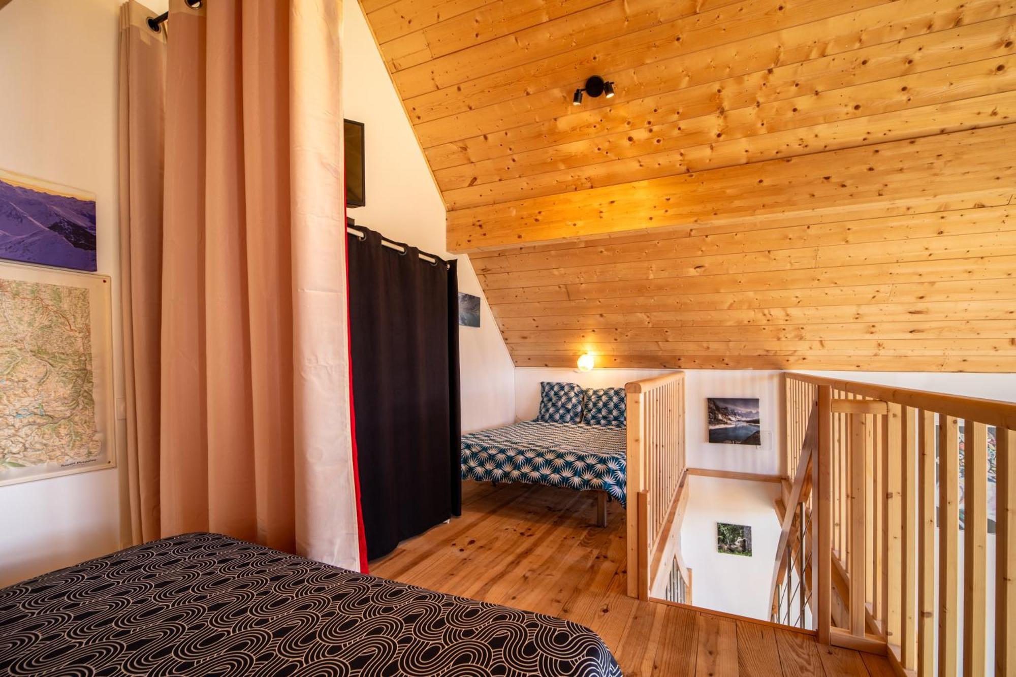 Dans Les Hautes- Pyrenees Entre Lourdes Et Bagneres Calme Et Vue Magnifique Chalet