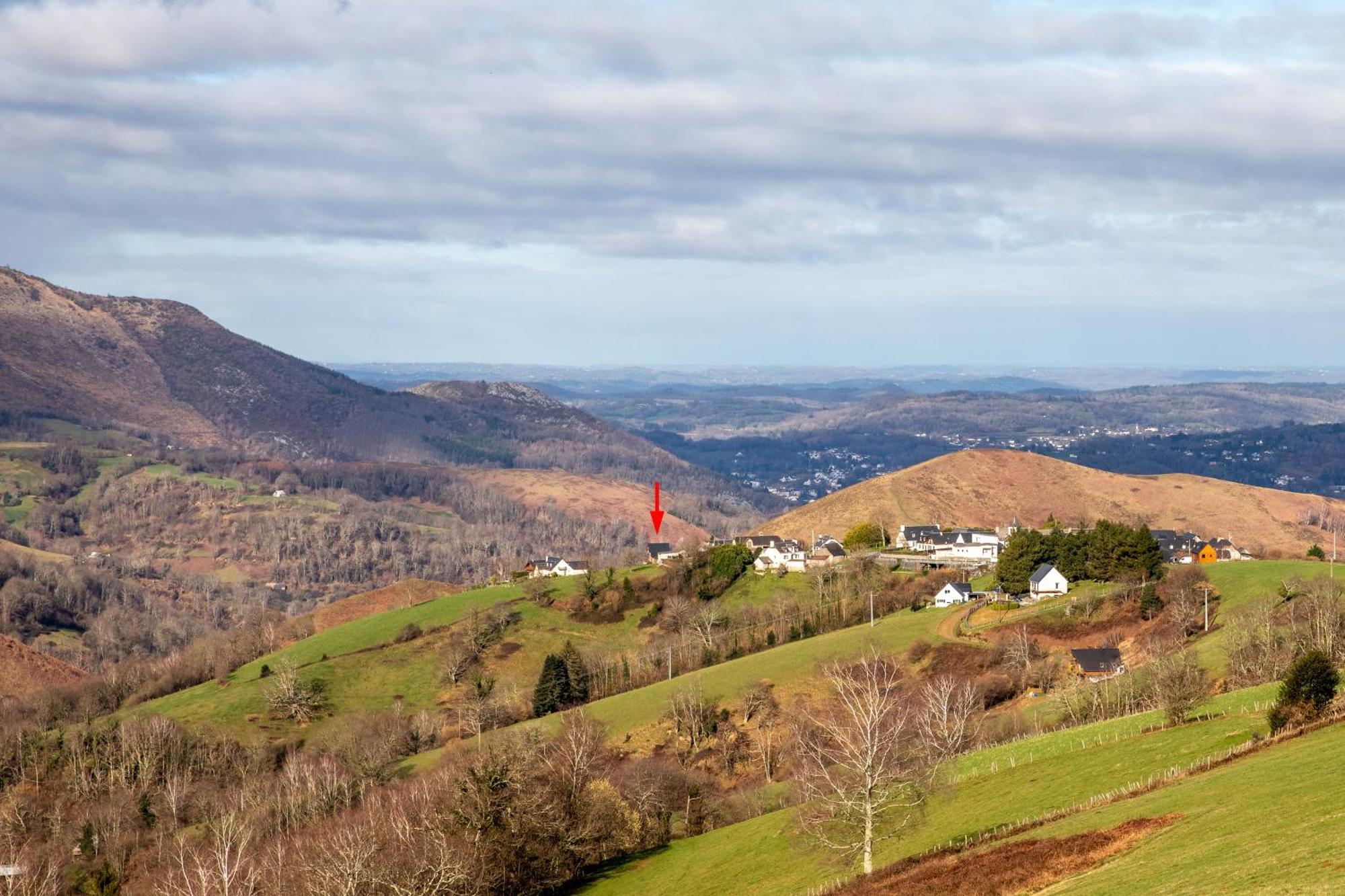 Dans Les Hautes- Pyrenees Entre Lourdes Et Bagneres Calme Et Vue Magnifique Chalet